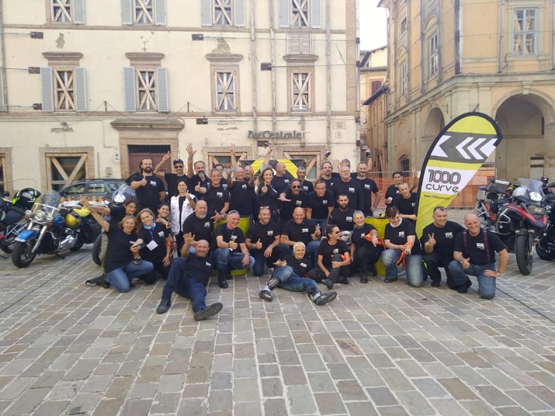 I motociclisti della 1000curve in Piazza Cavour