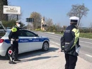 Auto contro camion al varco di un cantiere della ricostruzione