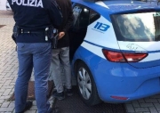 Espulso dall&#039;Italia va in questura per una pratica, albanese viene arrestato e rimpatriato