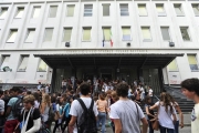 Scuola: gli studenti scelgono i licei, iscrizioni in crescita per istituti tecnici e professionali