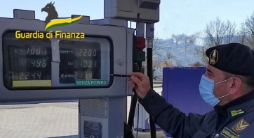 Distributore di metano e gpl non espone i prezzi al pubblico, multato dalla Finanza