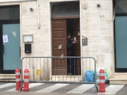 Autopsia sul corpo dell'indiano 50enne trovato morto sul suo letto.