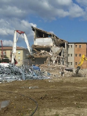 San Severino- Prosegue la demolizione dell&#039;Itis Divini