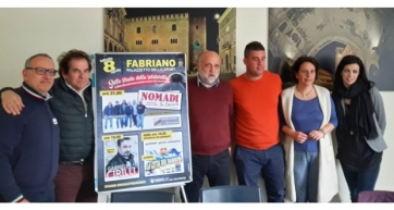 &quot;Sulla strada della solidarietà&quot; Al Palaguerieri Gabriele Cirilli Show e Nomadi in concerto
