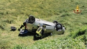 Vola nella scarpata dopo lo scontro, trasportato in eliambulanza a Torrette