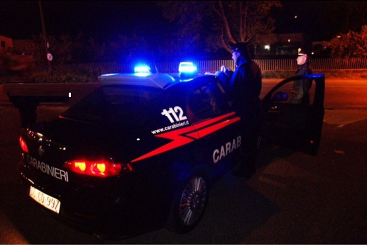 All&#039;alt dei carabinieri fornisce patente falsa. In auto aveva 80 Kg di rame rubato e droga