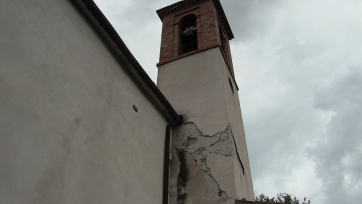 Terremoto: cede la torre della chiesa di Santa Lucia. Problemi seri anche a Madonna delle Carceri