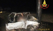 Incidente mortale, auto prende fuoco