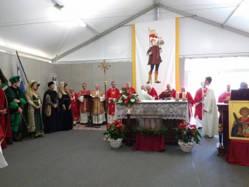 Festa del Patrono di Camerino. Sotto una tenda l&#039;omaggio alle reliquie di San Venanzio