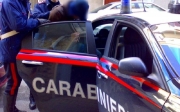 Alla vista dei militari ingoia un ovulo di eroina, arrestato 37enne