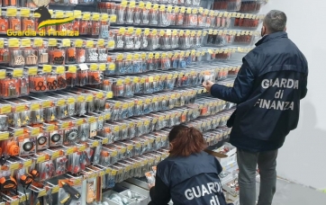 La GdF sequestra oltre 30mila articoli non sicuri per il consumatore