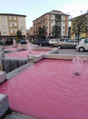 Giro d&#039;Italia: a Castelraimondo le fontane si tingono di rosa