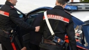 Spaccia davanti ai carabinieri, arrestato