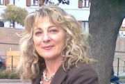 Trovata morta nella sua auto Loriana Dichiara. Avrebbe ingerito farmaci