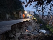 San Severino-  Si rompe la condotta idrica, frana in via Ariosto