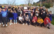 Giornata contro la violenza sulle donne, alunni di Valfornace inaugurano la panchina rossa