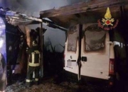 Treia: in fiamme un capannone