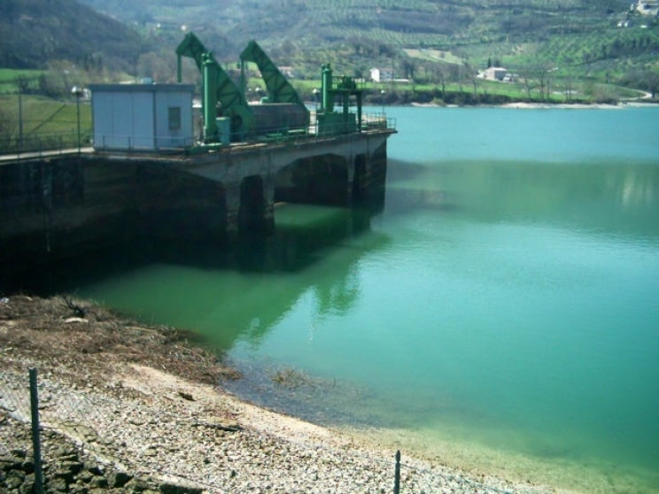 Lago di Caccamo, scoperto uno scarico industriale abusivo